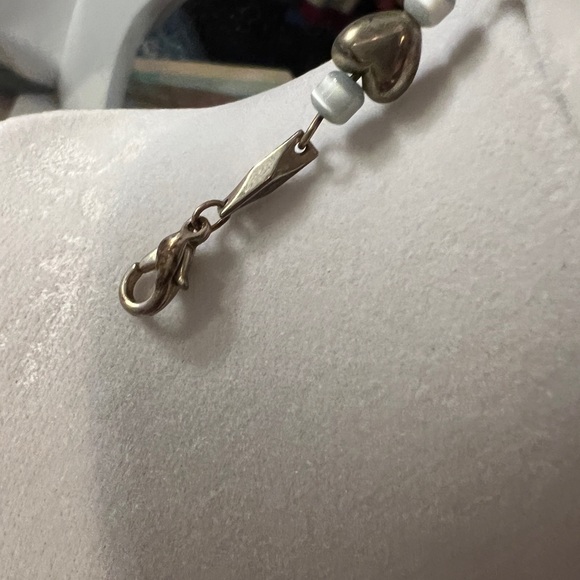 Silver and white beaded heart bracelet - Picture 4 of 5